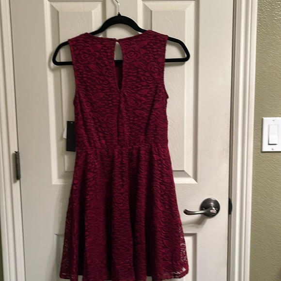 Cute holiday or party dress.  Size XS,, brand new. - Picture 2 of 3
